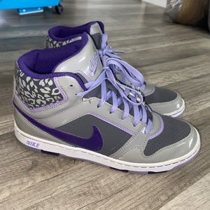 Women size 8 Nike shoes